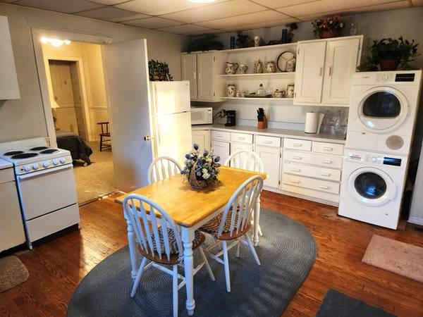$1,395 / 1br - 995ft2 - Brookfield Fully FURNISHED One Bedrm Apt. Short or long-term, Nov 1st (BROOKFIELD: Milwaukee suburb)64152180589826124