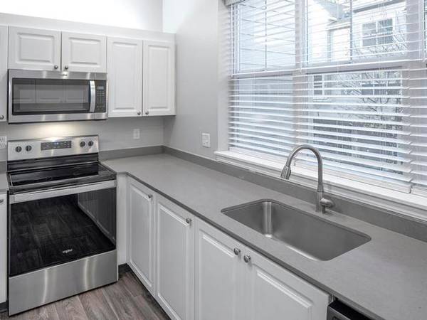 $2,285 / 2br - 1160ft2 - 24-Hour Fitness Center, Vaulted Ceilings on Top Floor (Hillsboro)63831536791553120