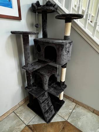 Cat tree 1
