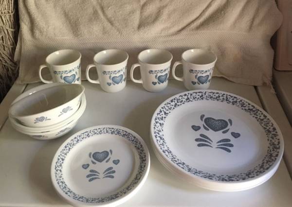 Corelle dishes set of 4 1
