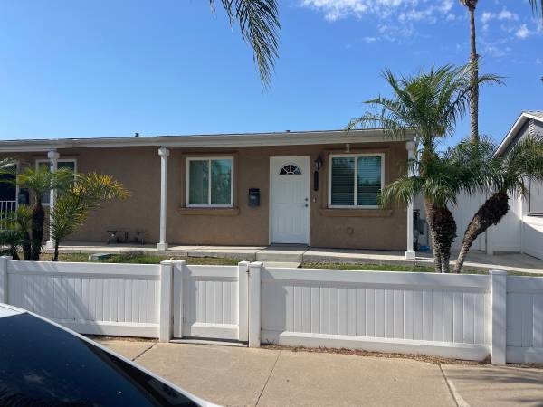 $3,675 / 3br - 1336ft2 - House 3 bedrooms and 2 full bathrooms with parking (San Diego)64037221903745121