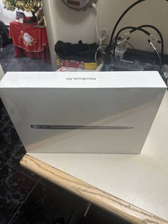 UNOPENED/NEW MACBOOK AIR 13.3" MOD#A2179/YEAR 2020 1