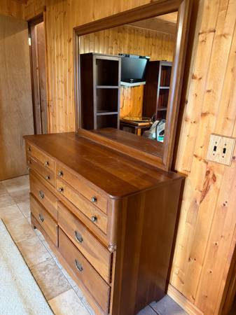Dresser 1