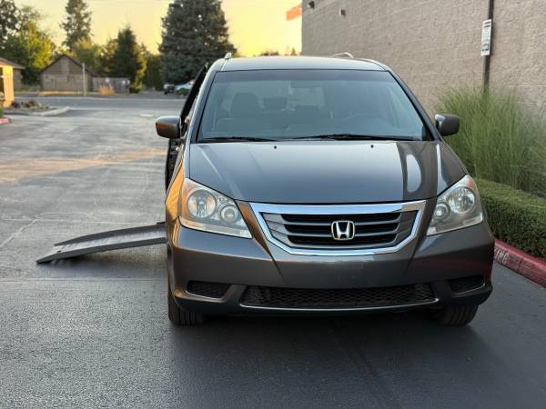 2010 Honda Odyssey EX-L - WHEELCHAIR VAN / HANDICAP VAN! - $19,900 (Wheelchair Van in Beaverton)63441436179457124