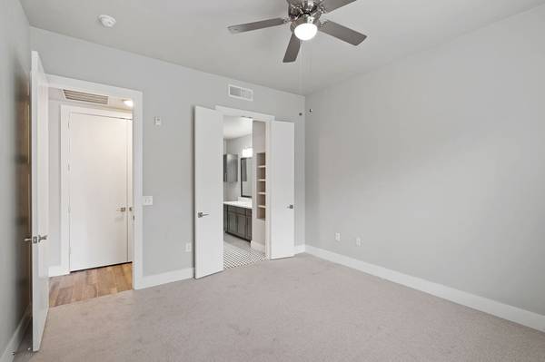 $1,589 / 1br - Un nuevo apartamento de lujo en Uptown con ¡4 SEMANAS GRATIS! (Uptown/Uptown Dallas/Dallas)63796375415297123