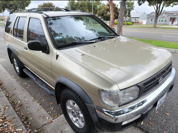 Nissan Pathfinder XE - $4,20063470039798913122
