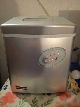 EmerSon portable ice maker 1