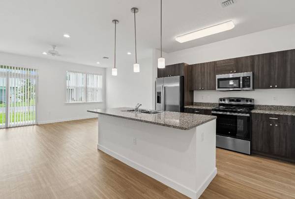 $2,234 / 3br - ¡Dos meses GRATIS! ¡Mudate esta semana! Espaciosa casa adosada con garaje! (Torino)63799881495683120