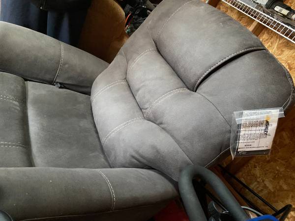 Recliner by Ashley ( Electric Power  Lift ) 1