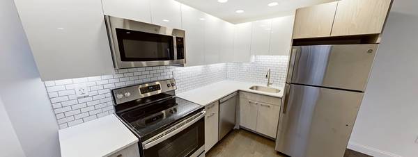 $3,050 / 1br - Fenway w/ Central AC + Private Off-Street Parking (Nov 1) (Boston)63996833801474121
