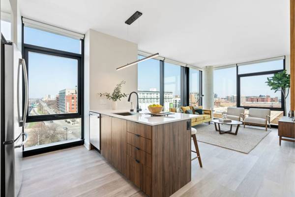 $3,340 / 2br - Beautiful West Loop 2 Bedroom with In Unit Laundry and Amenities!! (West Loop)63960010684163120