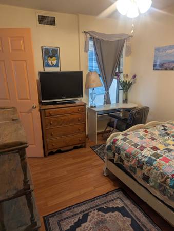 $750 / 3br - 100ft2 - room for rent in a 3 bedroom townhouse all utilities included (Las Acequias)63806092224897121