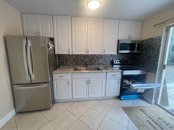 $1,400 / 2br - 1000ft2 - For Rent:2 Bedroom Single Family Home on Section 8 only, $1,800.00 pm (135 W. 31st Court, Riviera Beach, Fl))63825139357697122