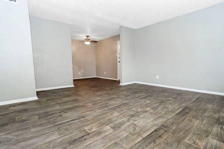 $1,400 / 2br - 975ft2 - Greenspace, High-Speed Internet Access, Range (5324 Preakness Ln, Dallas, TX)63796601775619124