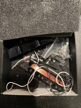 Fender American P/J Bass Pickups 1