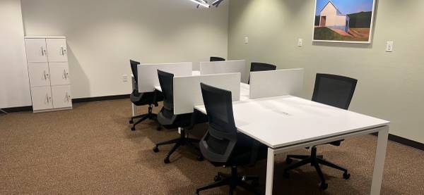 🎁 Work Your Way: 24/7 Dedicated Office in a Collaborative Hub! 1