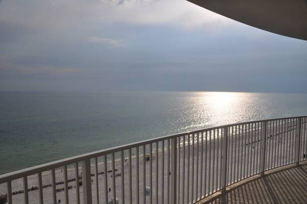 $130 / 2br - 1147ft2 - OPEN FRONT BEACH CONDO~HUGE BALCONY~Free Beach Chairs Service (32407)64193709364866123
