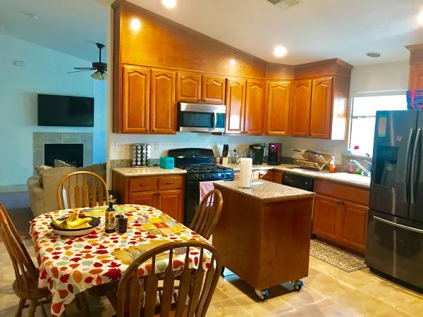 $890 / 4br - 1911ft2 - Female home, all utilities included (Sacramento)64043665337731123