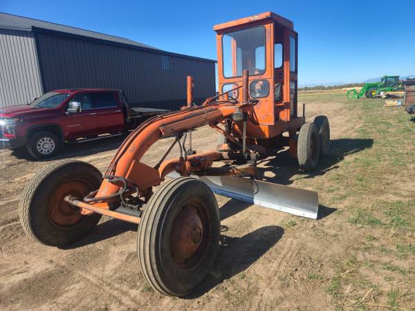 AC model D road Grader 1