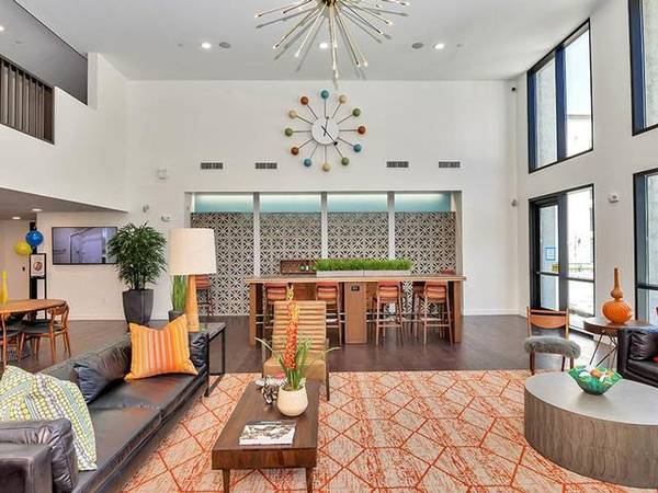 $1,702 / 2br - 986ft2 - A Must See, Parcel Lockers, Now Showing (Phoenix)64024999997825124