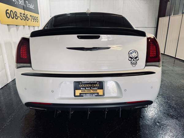 2016 Chrysler 300 S V6 AWD - $12,900 (2121 n stoughton rd madison wi 53704)63613833746563124