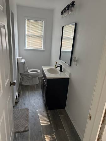 $1400.00 / 3br - 1300ft2 - Black and White House64037724011649124