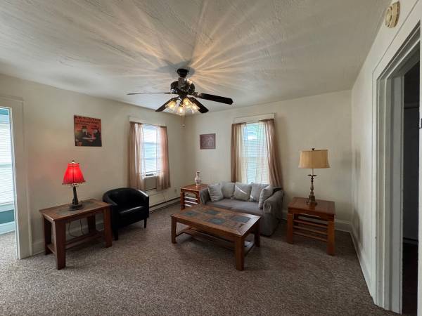 $995 / 1br - In the Heart of Oil & Gas Country (Clarksburg, WV)64010834576001123