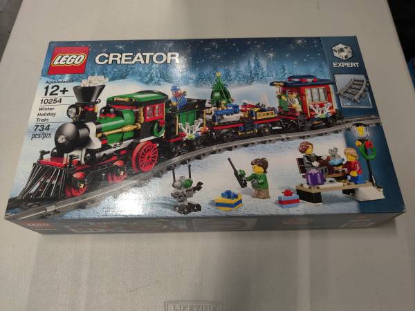 LEGO Winter Holiday Train 10254 1