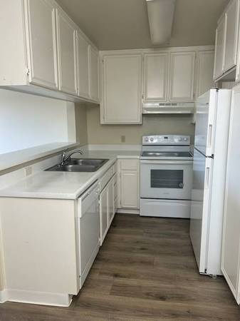 $1,700 / 2br - Beautiful Spacious 2 bedroom 2 bath (La Mesa)63865929812355121