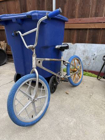 Old BMX motomag Mongoose 1