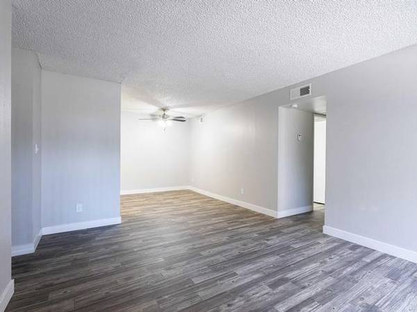 $1,444 / 2br - 950ft2 - Rare Opportunity: 2 BR/2 BA Gem with New Roof & Exterior Paint (West Phoenix)64024998357507124