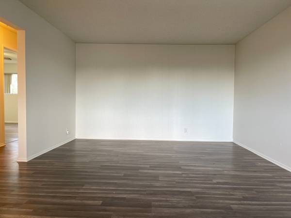 $2,595 / 2hab - 750ft2 - ¡UNIDAD DE 2HAB + 1BA EN PISO SUPERIOR! LAVANDERÍA EN LAS INSTALACIONES / PISCINA / Y ESTACIONAMIENTO (MONROVIA)63840114206465121