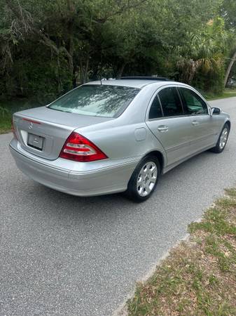 2005 Mercedes Benz C240 - $3.200 (Kissimmee)63470426195073124