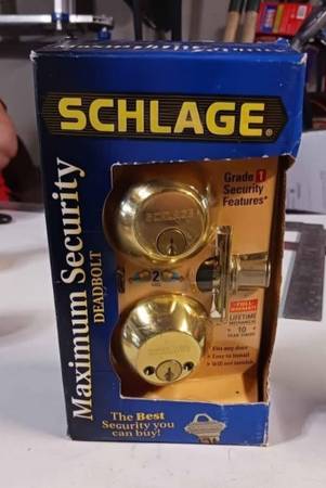SCHLAGE MAXIMUM SECURITY DEADBOLT BRASS 1