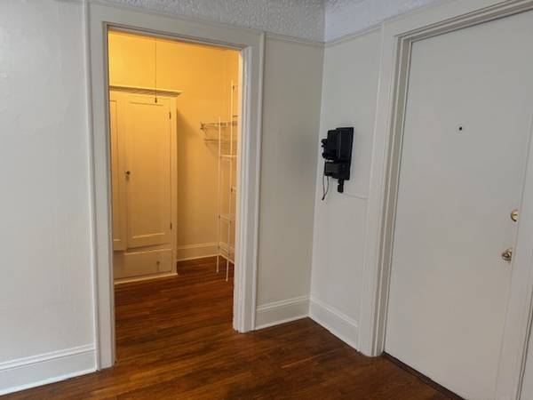 $1,125 Ático Estudio - Pagamos Calefacción, Agua Caliente y Basura (Nob Hill y NW 23rd de moda)63999452914179124