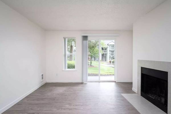 $1,576 / 1br - 700ft2 - Gorgeous 700 Sq Ft 1 Bed / 1 Bath with washer and dryer (Tigard - Newberg, Tualatin, Wilsonville)63842023943427124