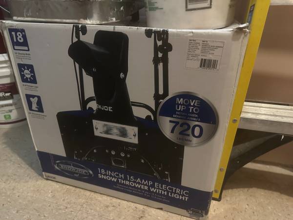 Snowblower 18" electric SnowJoe New in Box 1