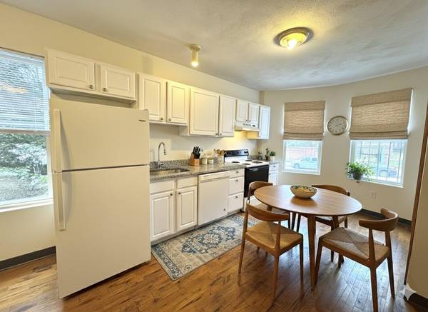 $2,500 / 1br - EVERETT 1 BED! NO FEE! MOVE IN NOW! (EVERETT)63996548448259120