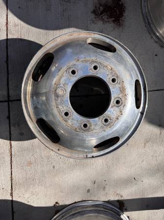 Single (1) 2018 Ford F350 Dually 17” front  aluminum wheel 8x200 1