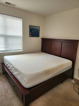 King size Wooden bed frame -solid 1