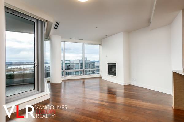 2 bed/ 2 bath corner unit at Shangri-La!! Includes Parking 1