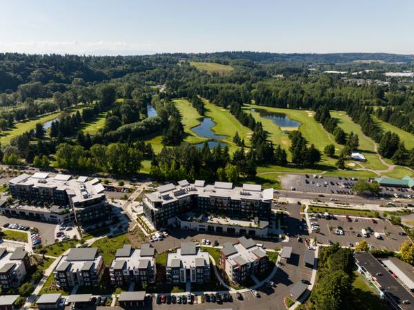 $1,799 / 547ft2 - Look & Lease Special Rent Free until Nov! Get it before it's gone! (Overlooks Riverbend Golf Course & Green River in Kent)63852580426627122