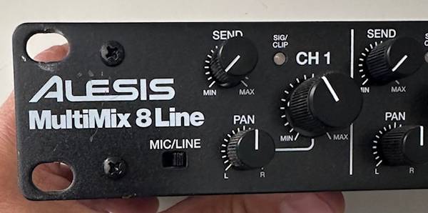 Alesis MultiMix 8 Line アナログミキサー mm8line_rear_large.jpg