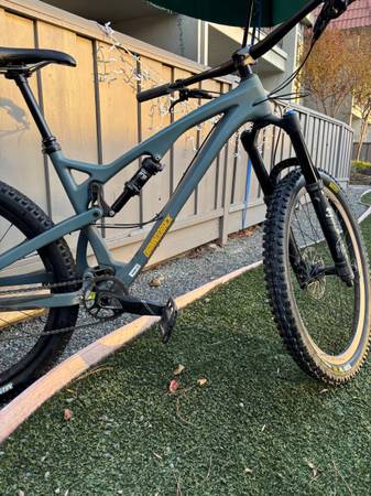 2023 diamondback response carbon 1