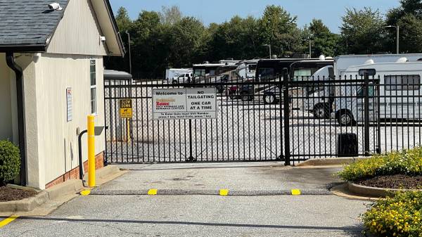 $185 / 300ft2 - 10x30 Self Storage Unit with 2 Doors $185 month (Greenville)63783834223747123