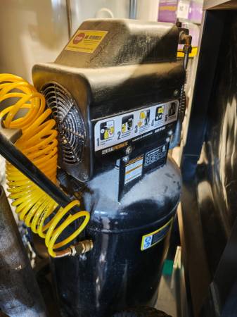 Centralpneumatic 21 gallon 2.5 hp air compressor 1