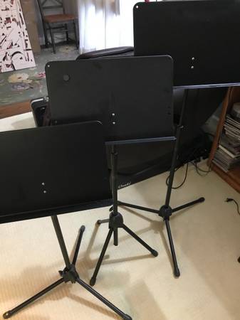 Black metal adjustable music stands 1