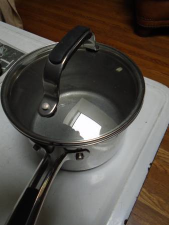 Farberware 2 qt pan with lid 1