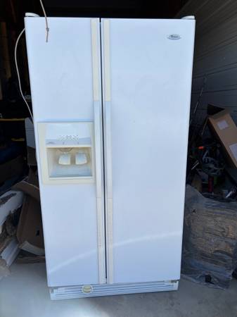 Whirlpool Fridge - $200 (Brookings, SD)63440773777411122