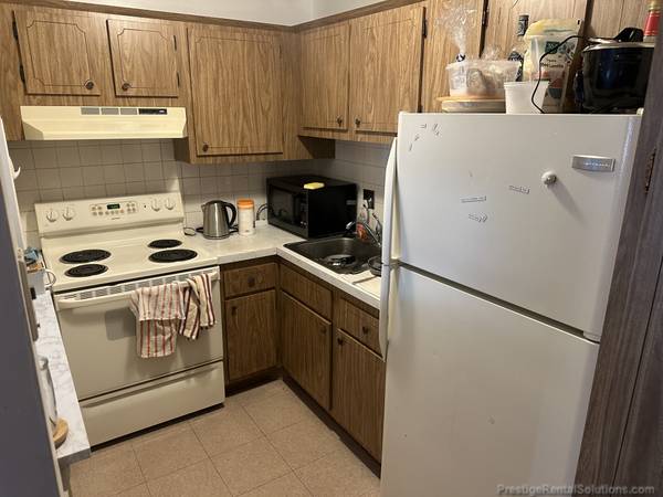 $2,700 / 2br - 2 bed with off street parking-AC-Ht/Hw incl-Laundry-Cat ok-NO FEE (Allston)63996403929474123